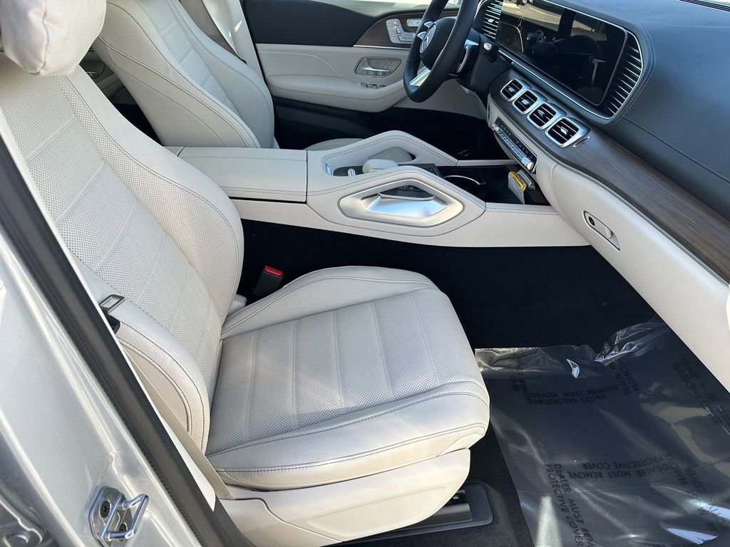 2025 Mercedes Benz GLS 450 4MATIC photo 15