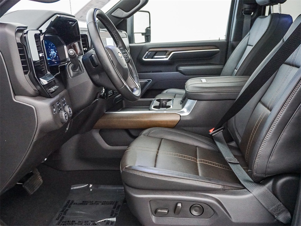 2025 Chevrolet Silverado 2500HD High Country photo 17