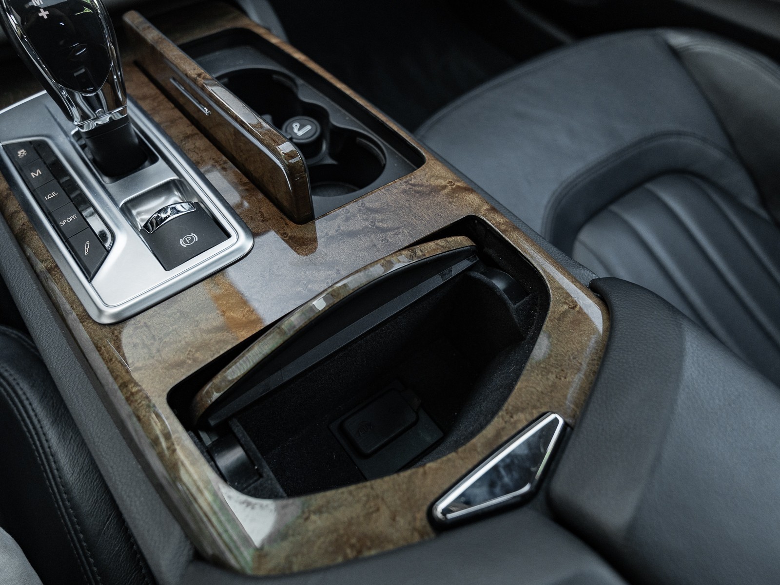2014 Maserati Quattroporte GTS photo 35