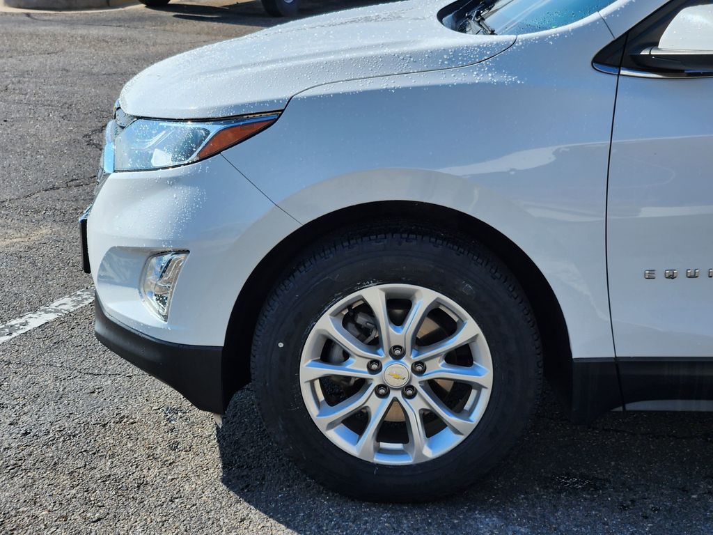 2020 Chevrolet Equinox LT photo 3