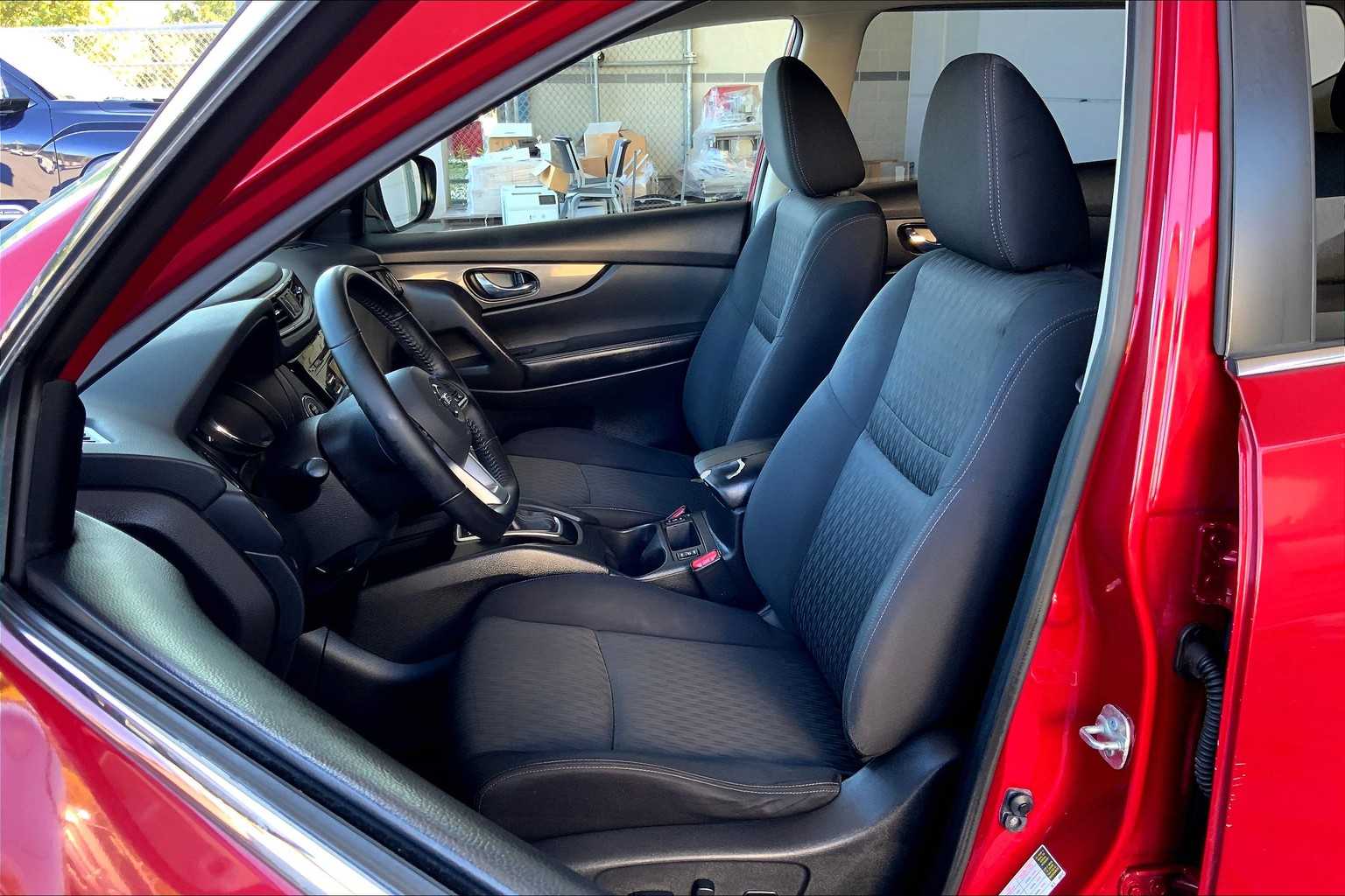 2017 Nissan Rogue SV photo 7