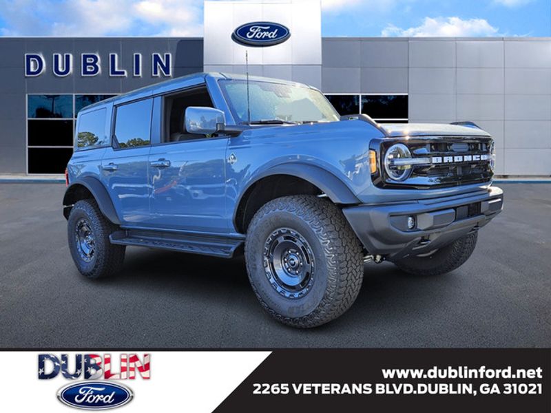 2025 Ford Bronco 4-Door Outer Banks's photo