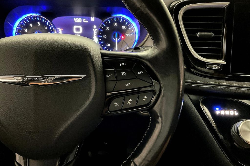 2021 Chrysler Pacifica Touring L photo 17