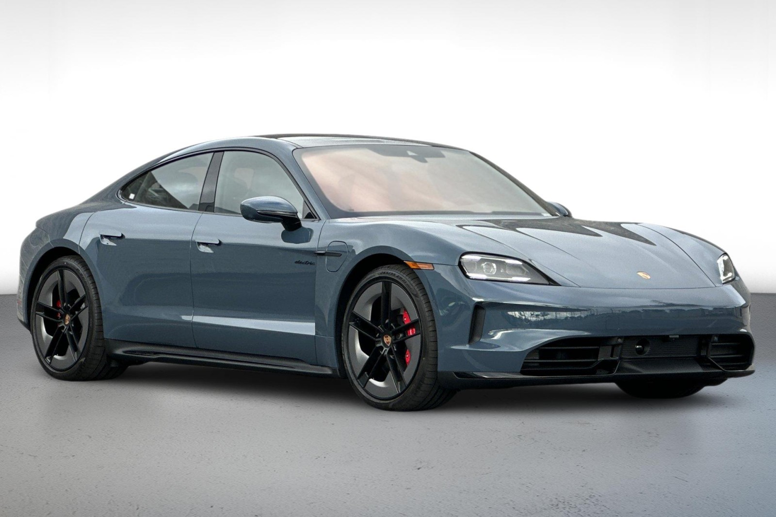 2026 Porsche Taycan GTS photo 11