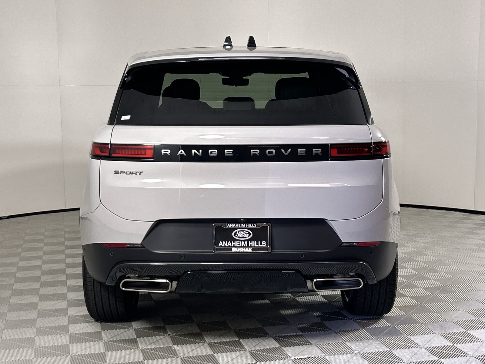 2025 Land Rover Range Rover Sport SE photo 4
