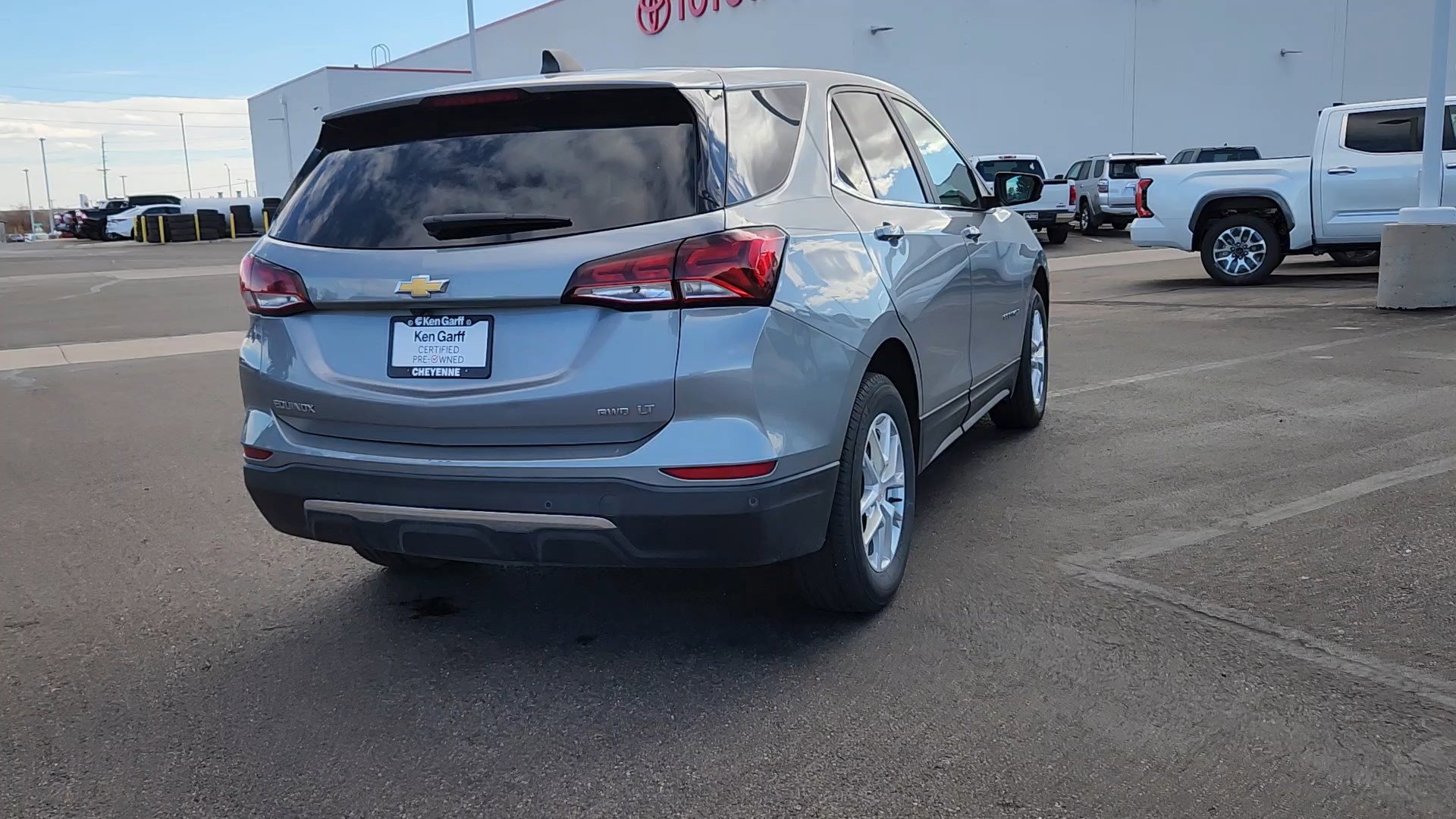 2024 Chevrolet Equinox LT photo 3