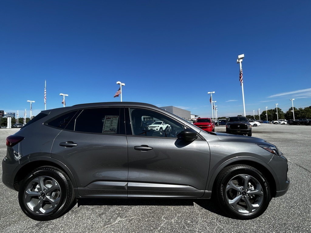 2023 Ford Escape ST-Line photo 4