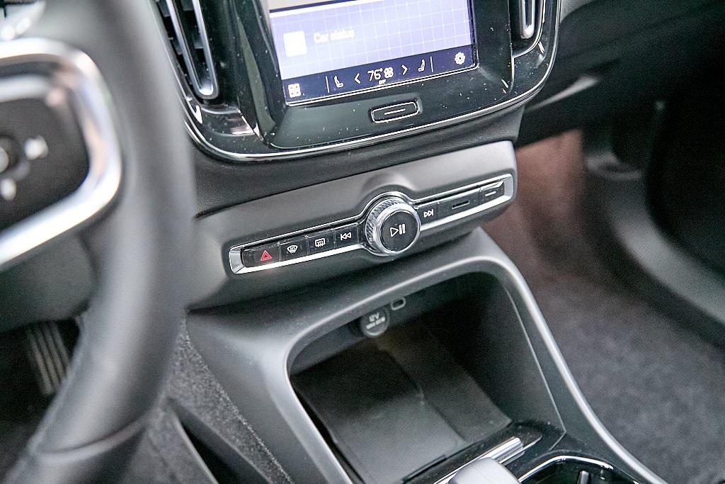 2023 VOLVO C40 - Image 15