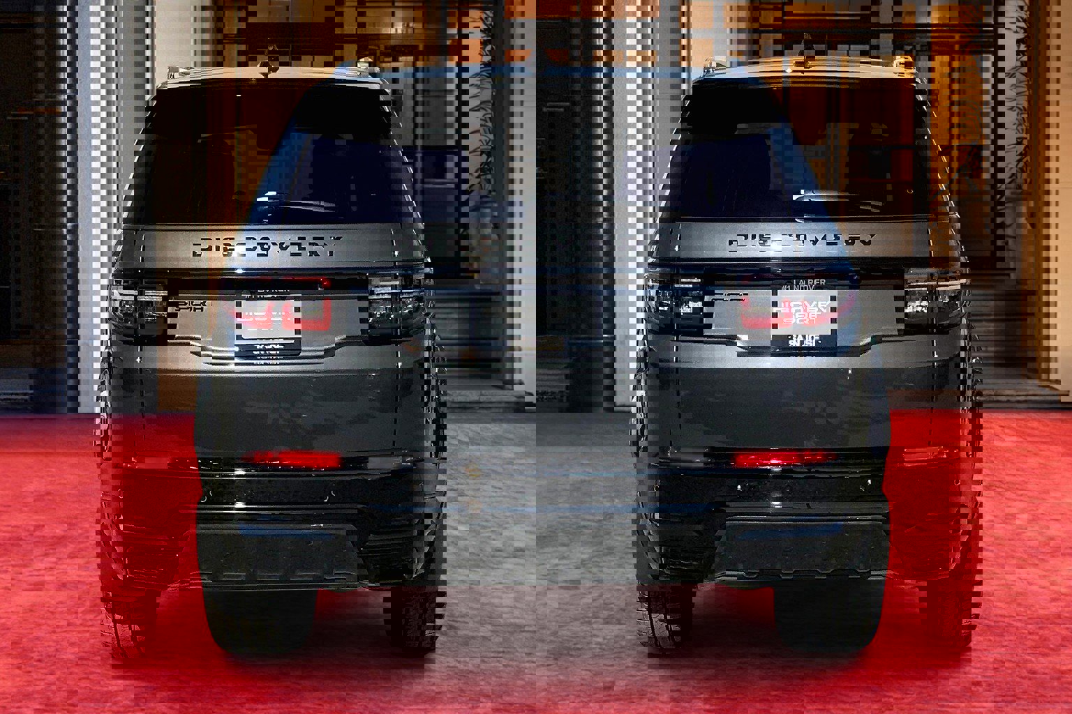 2025 Land Rover Discovery Sport Dynamic SE photo 4