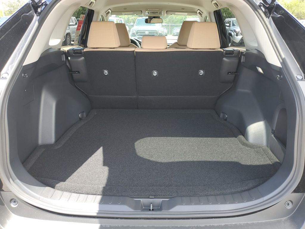 2025 Toyota RAV4 Hybrid LE photo 18