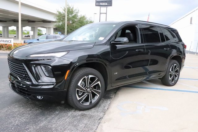 2025 Buick Enclave Sport Touring photo 3