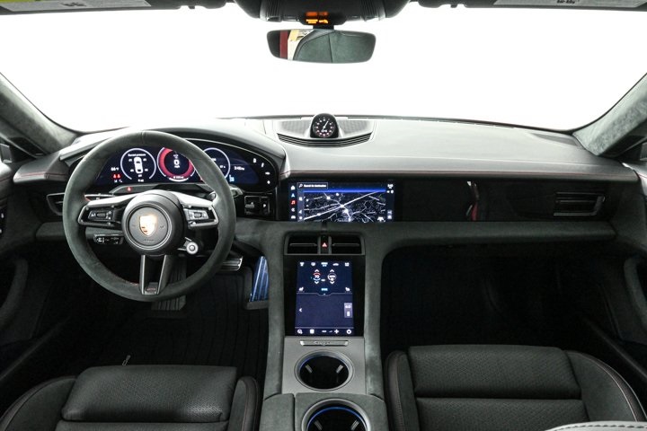 2025 Porsche Taycan GTS photo 18