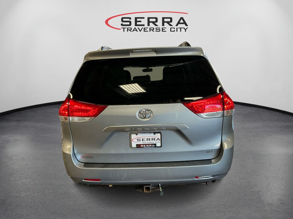 2013 Toyota Sienna XLE photo 6