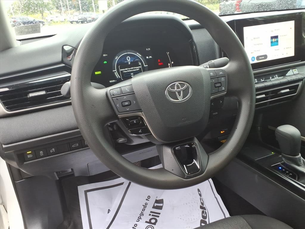 2025 Toyota Camry Hybrid LE photo 11