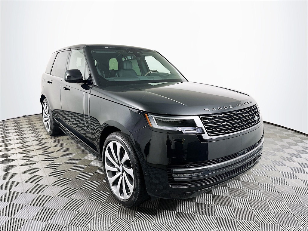 2025 Land Rover Range Rover SE photo 3