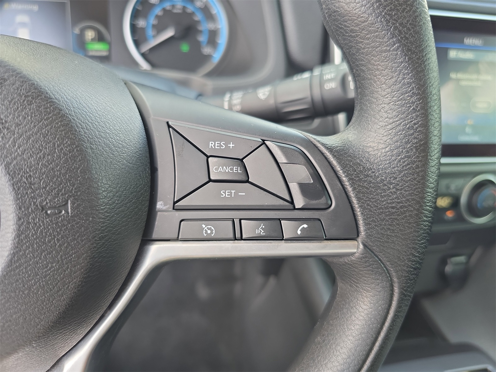 2023 Nissan Leaf S photo 23