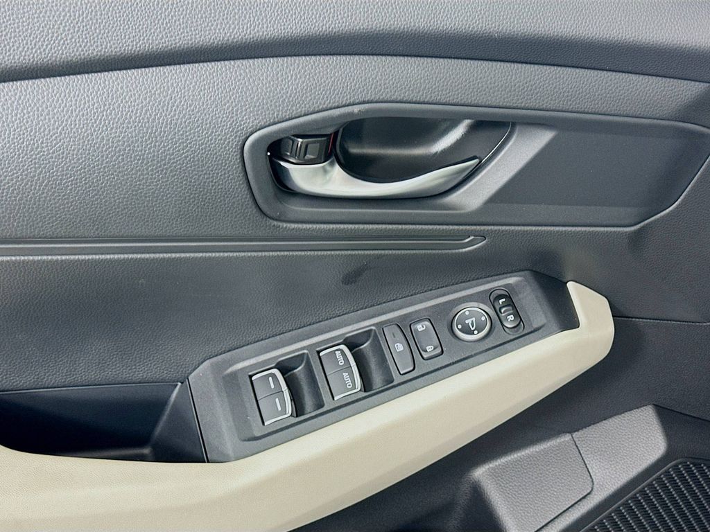 2025 Honda Accord LX photo 19