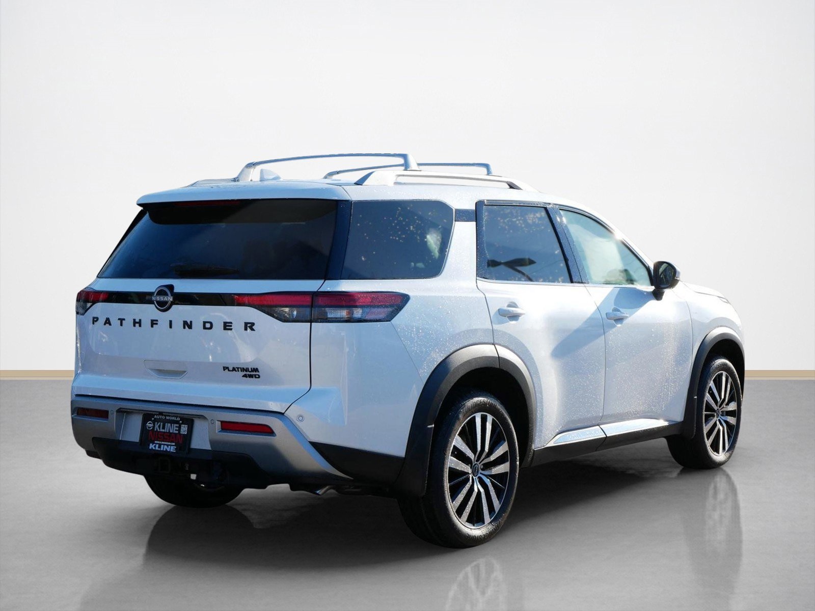 2025 Nissan Pathfinder Platinum photo 2
