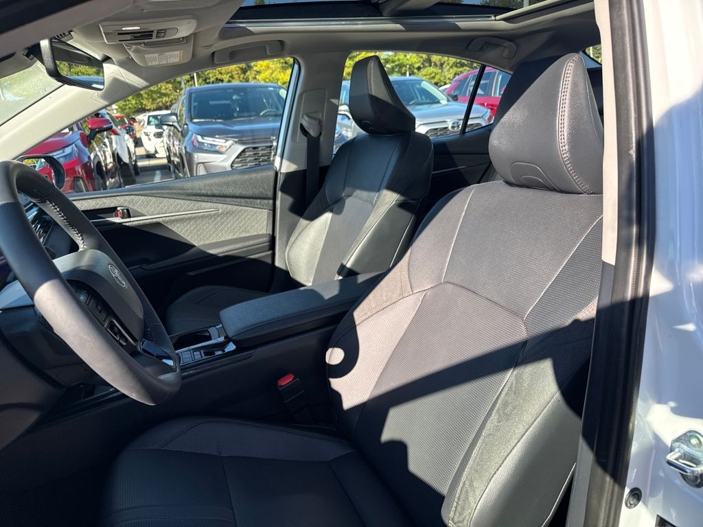 2025 Toyota Camry XSE photo 3