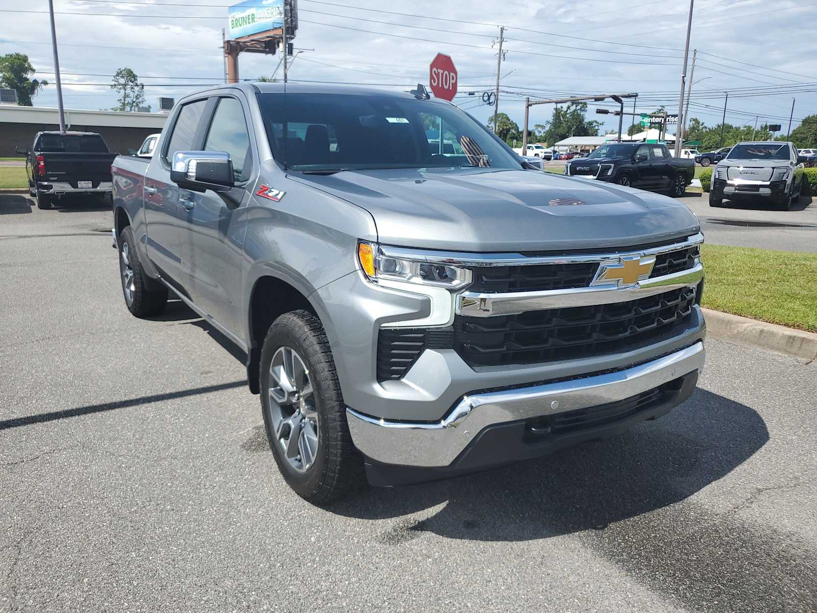 2025 Chevrolet Silverado 1500 LT photo 4