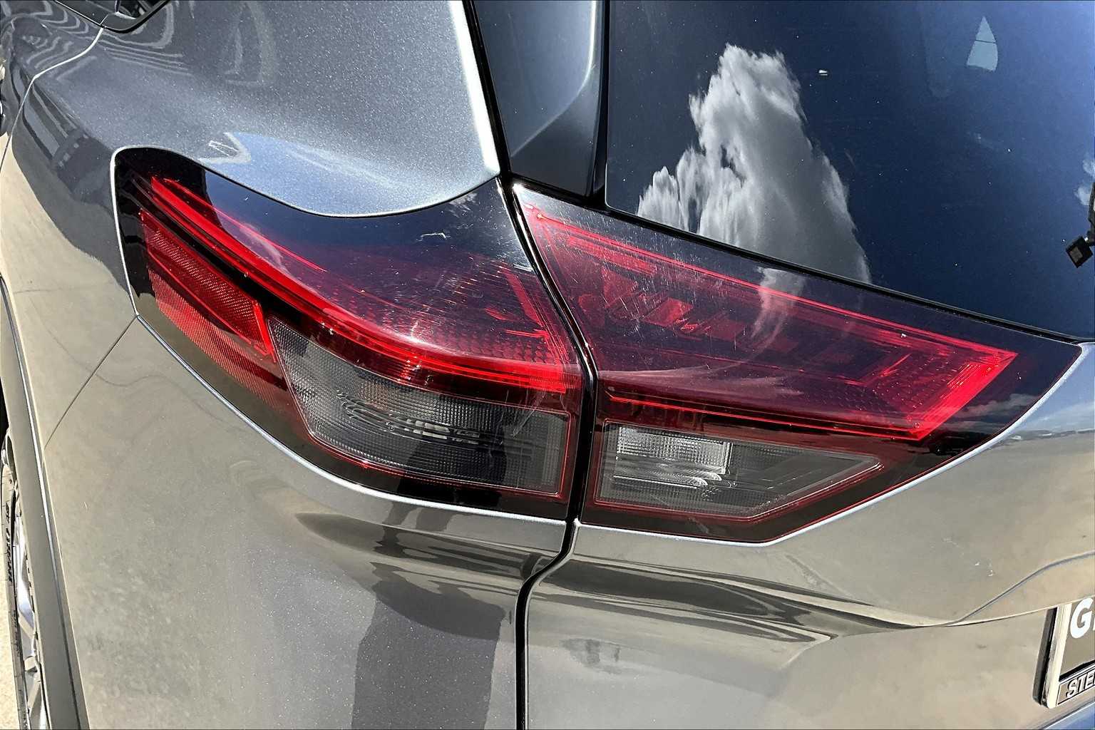 2023 Nissan Rogue S photo 17