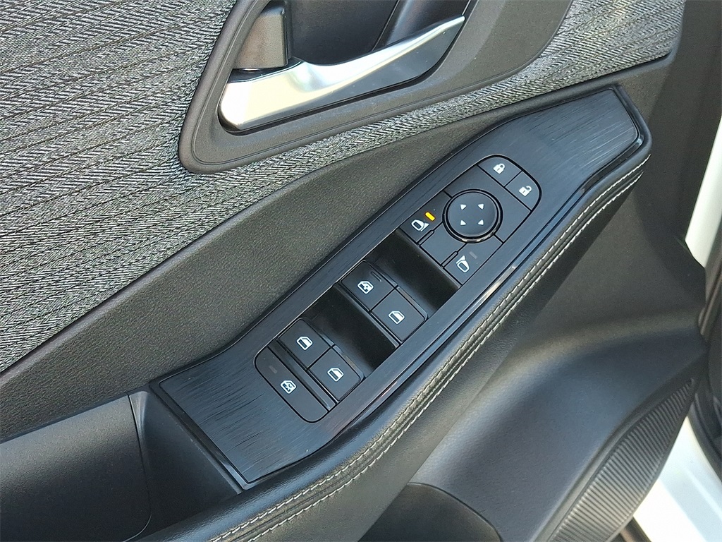 2023 Nissan Rogue SV photo 14