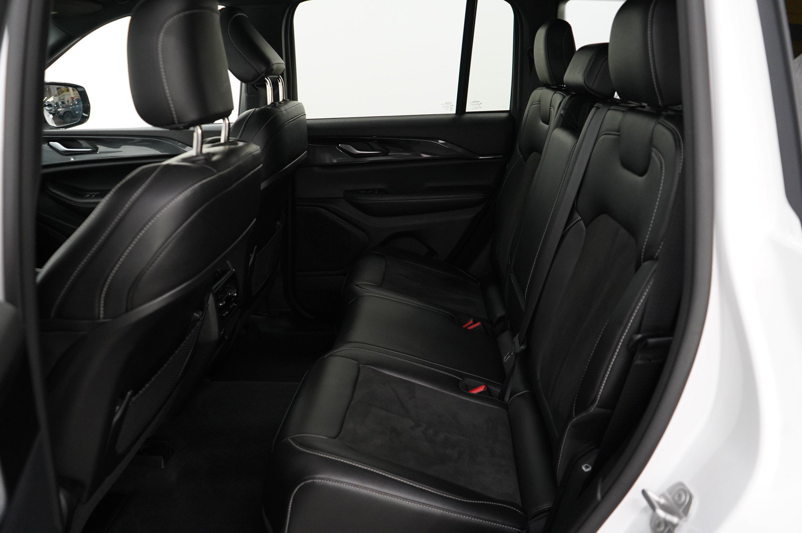 2023 Jeep Grand Cherokee Laredo Altitude photo 15