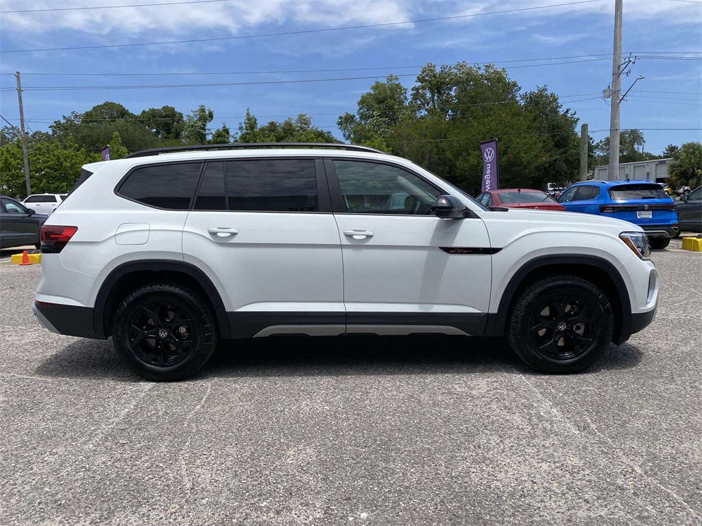 2025 Volkswagen Atlas Peak Edition SE photo 4