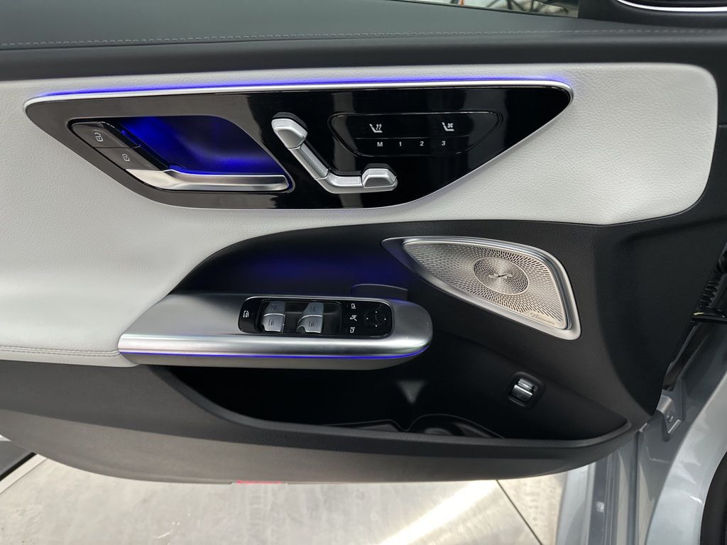2025 Mercedes Benz C 300 photo 16