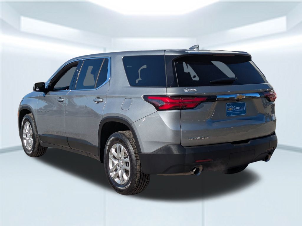 2023 Chevrolet Traverse LS photo 3