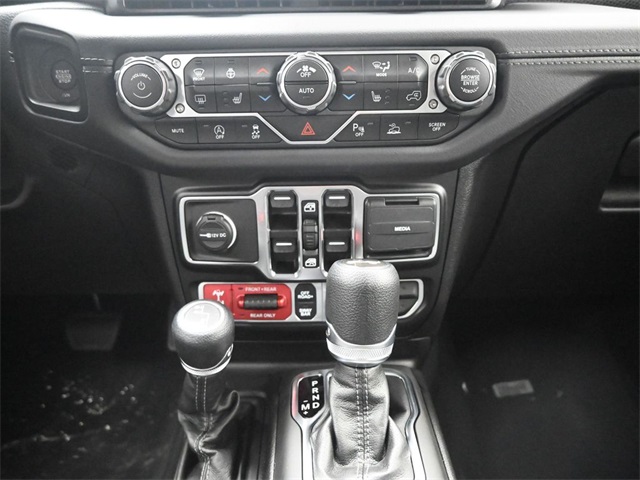 2024 Jeep Wrangler Rubicon photo 11