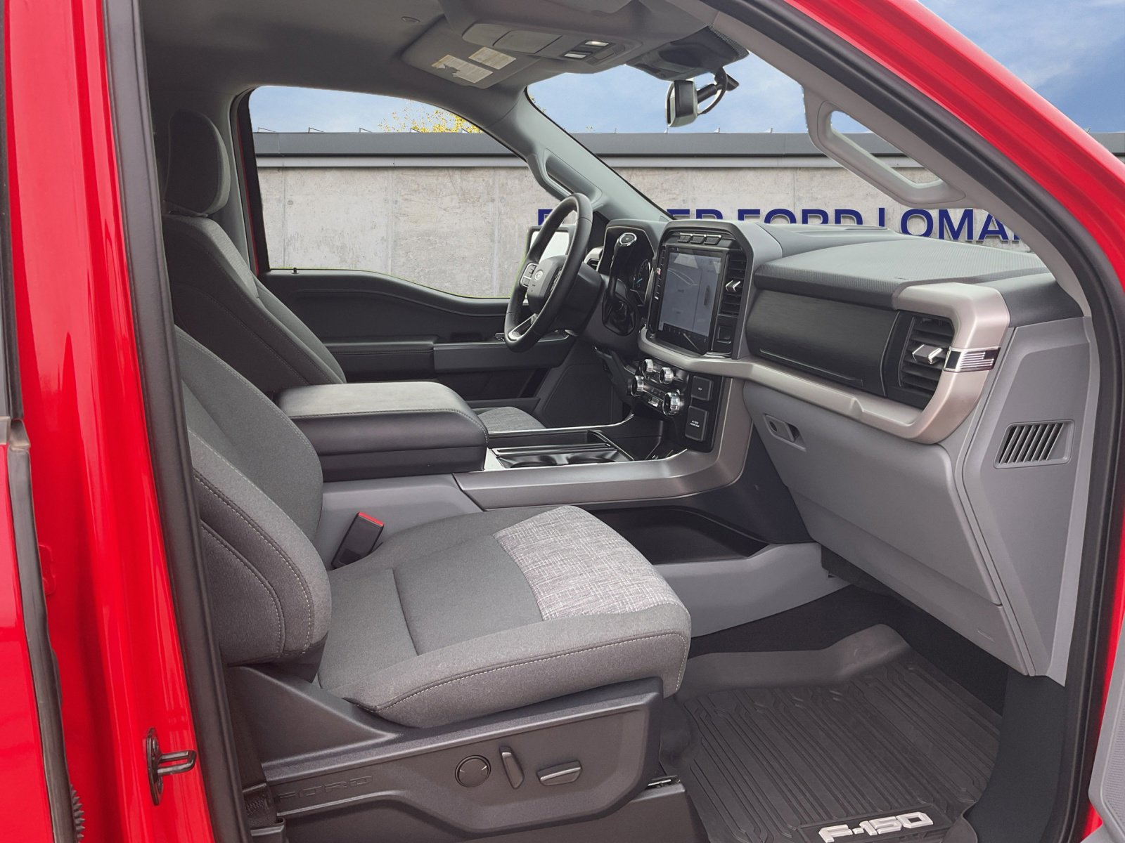 2023 Ford F-150 XLT photo 4