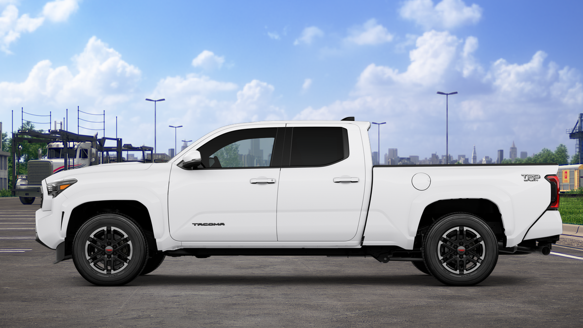 2026 Toyota Tacoma TRD Sport photo 4