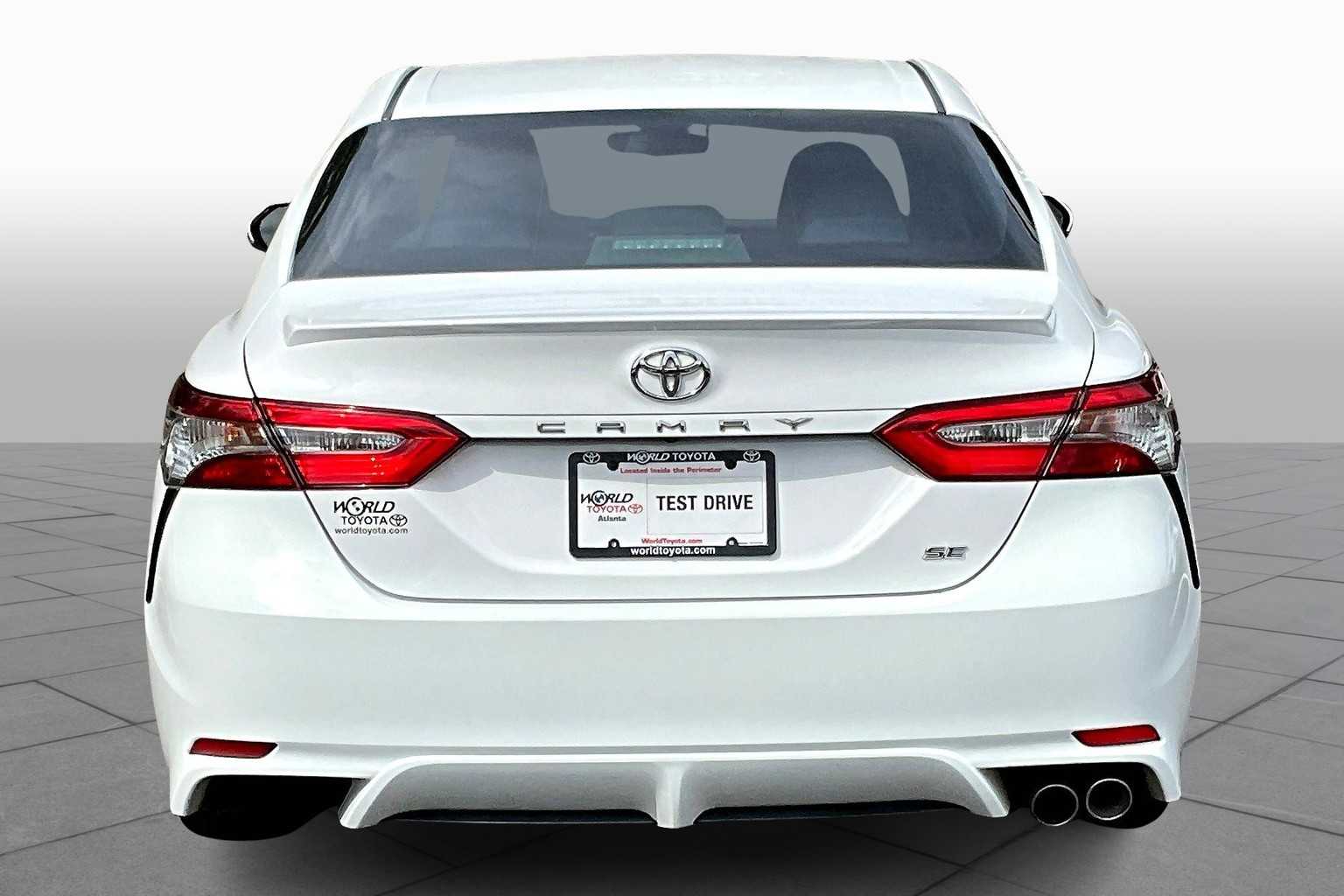 2018 Toyota Camry SE photo 4