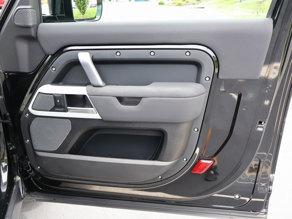 2022 Land Rover Defender 90 X-Dynamic S photo 14