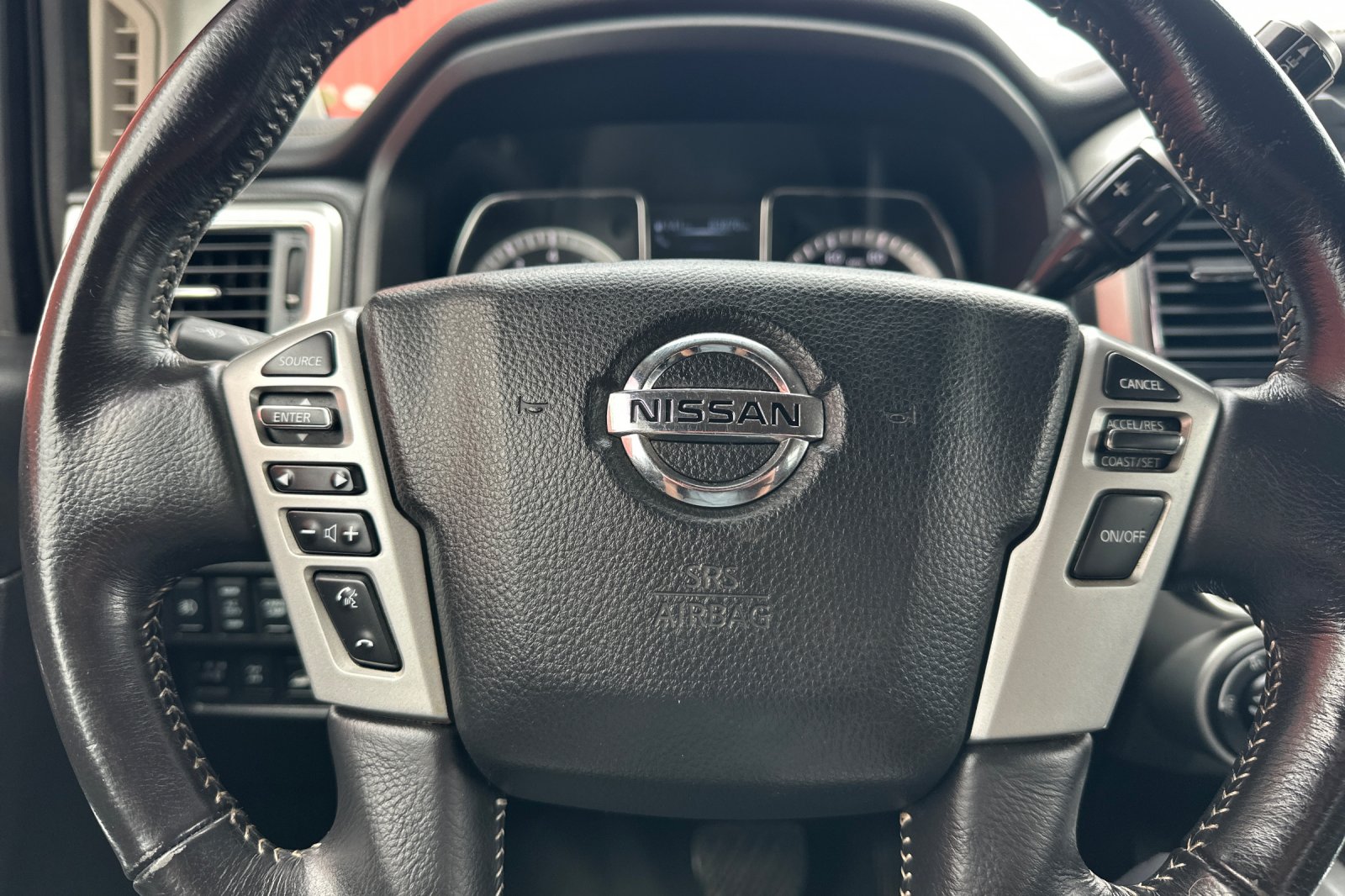 2018 Nissan Titan PRO-4X photo 17