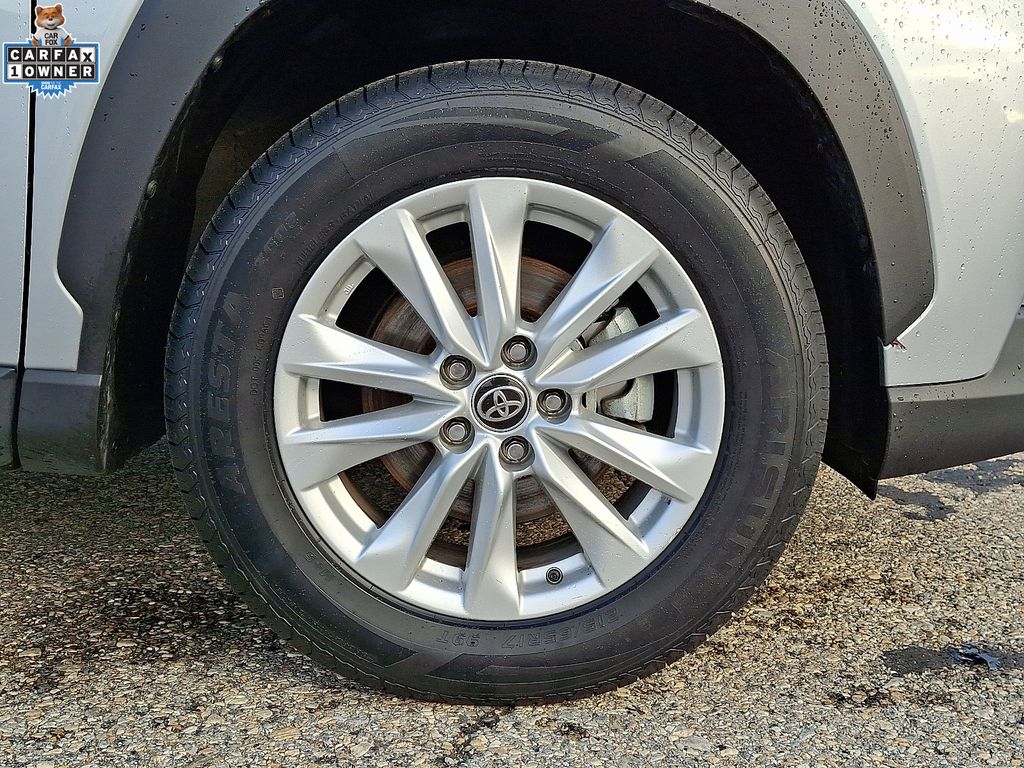 2023 Toyota Corolla Cross LE photo 4