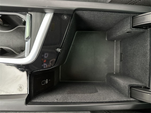 2023 Volvo XC60 B5 Core photo 13