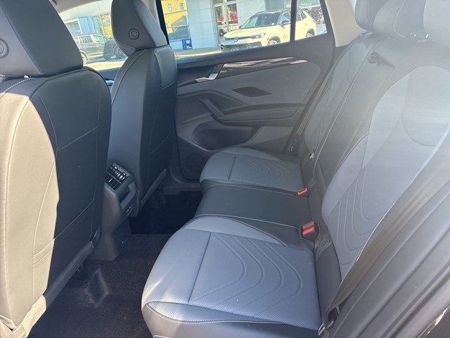 2025 Volkswagen Tiguan SE photo 3