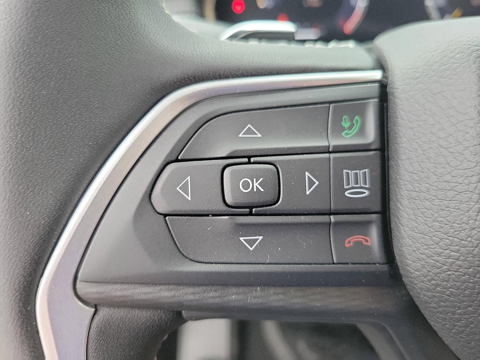 2025 Jeep Grand Cherokee Laredo photo 3