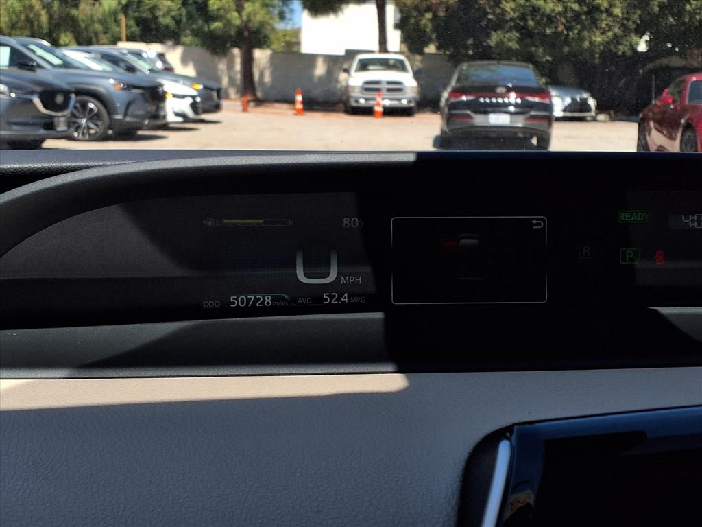 2019 Toyota Prius LE photo 11