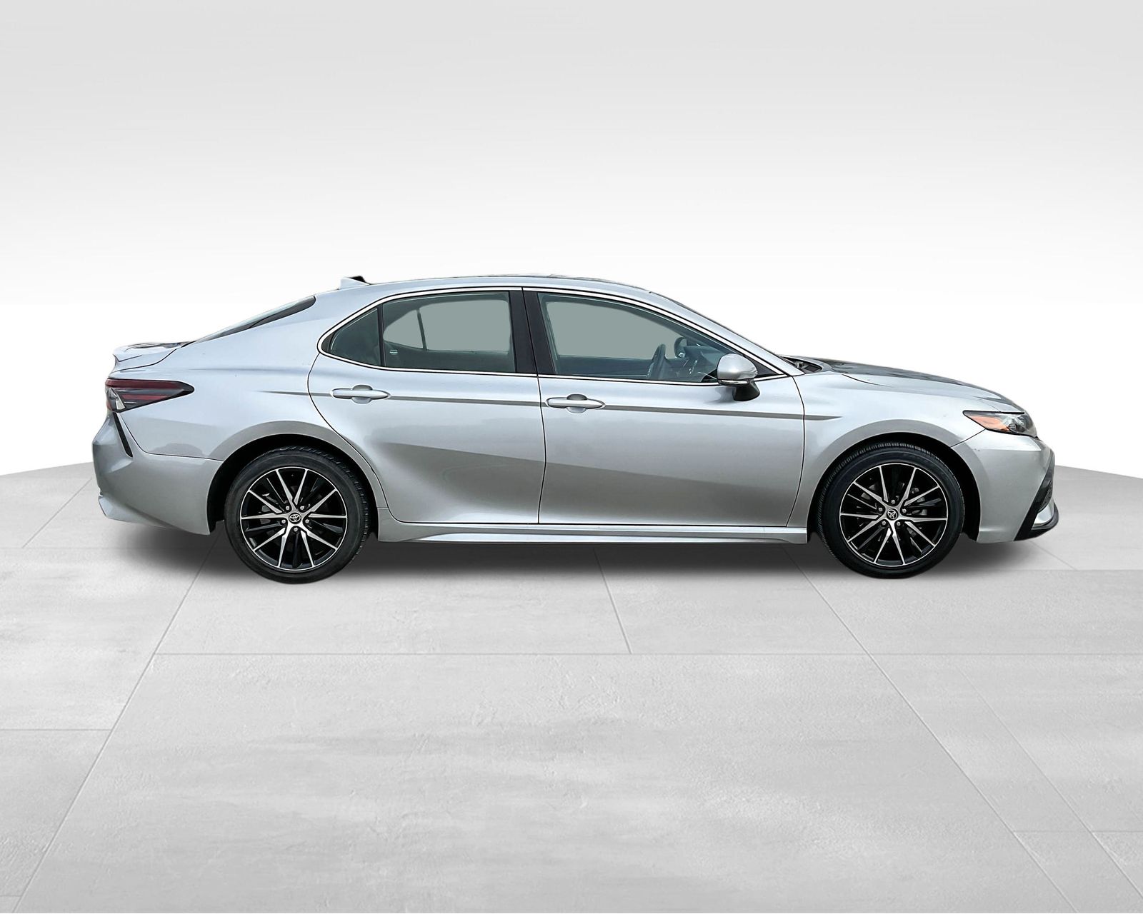 2022 Toyota Camry SE photo 3