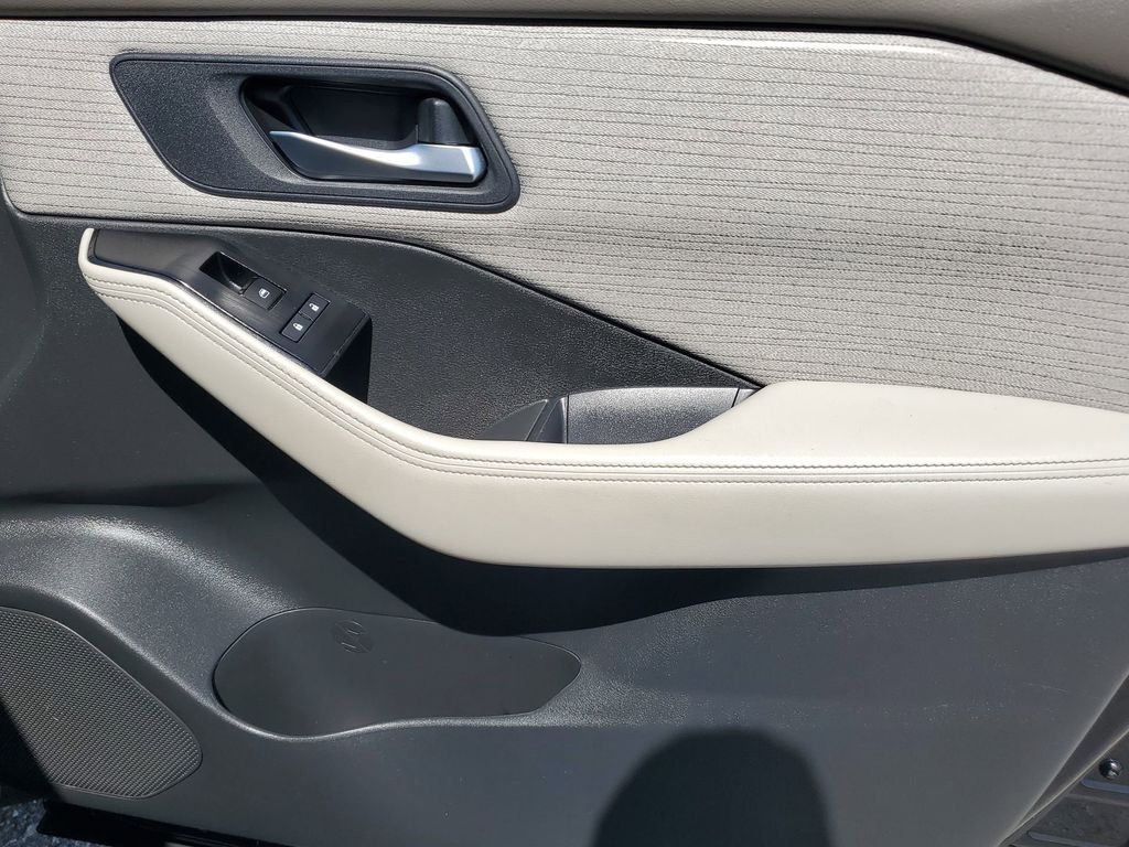 2023 Nissan Rogue SV photo 41