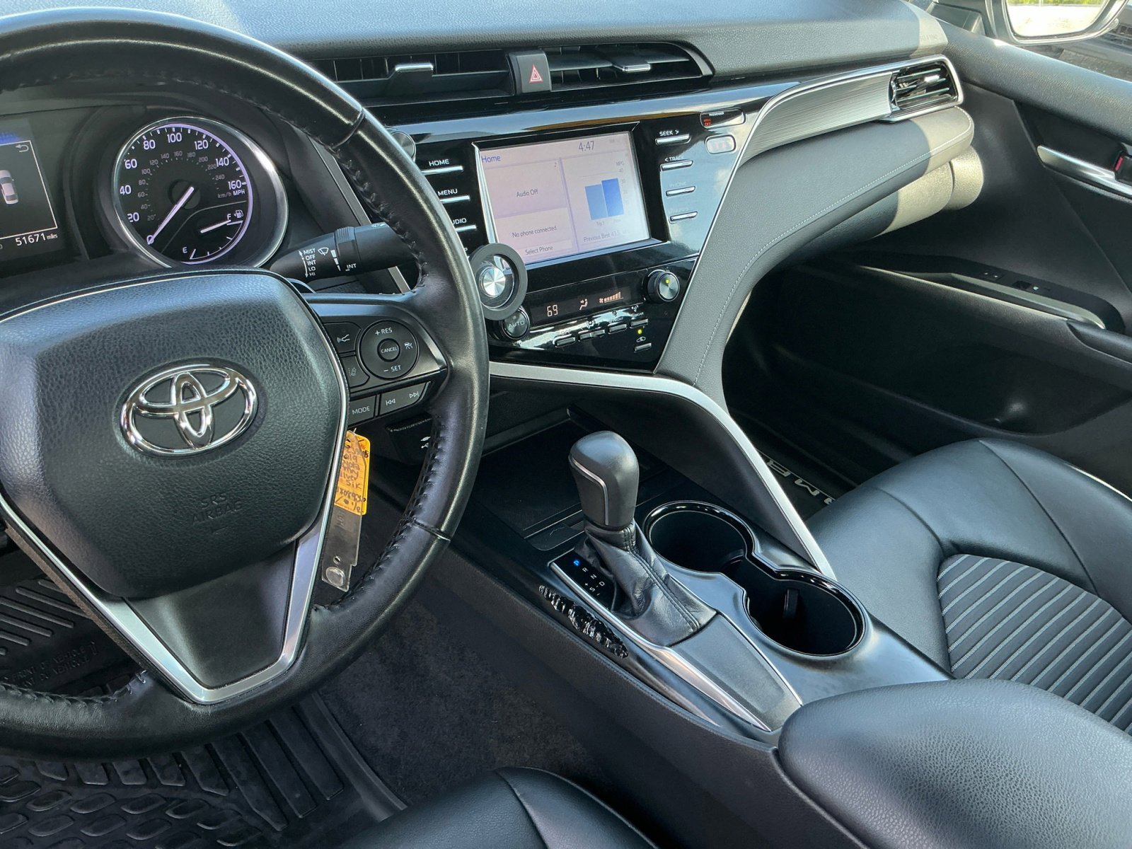 2019 Toyota Camry SE photo 17