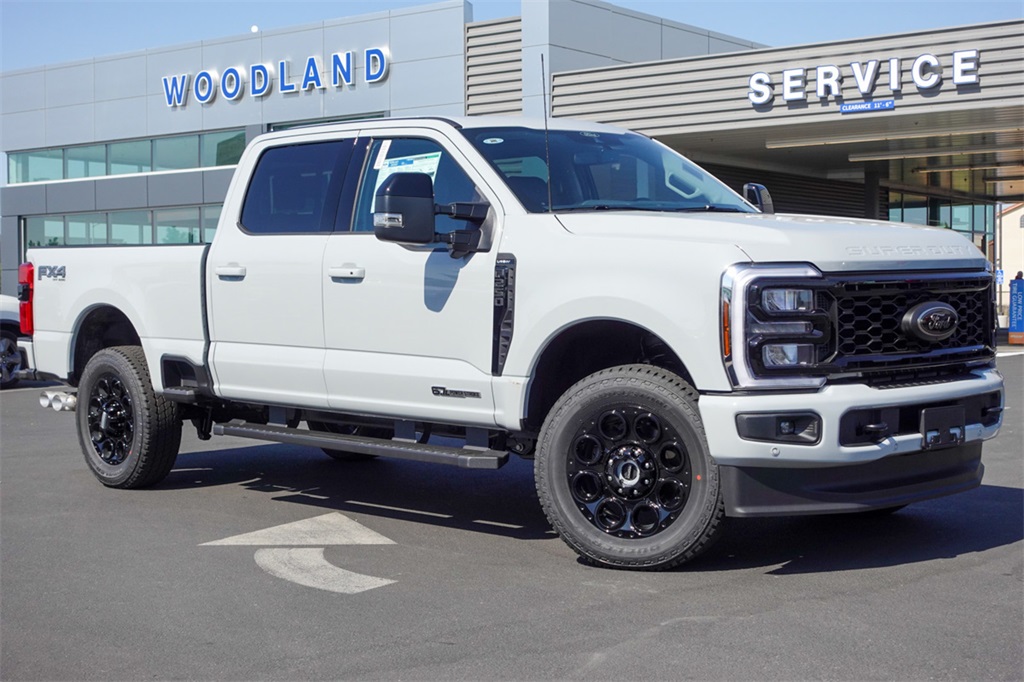 2025 Ford F-250 Lariat photo 2