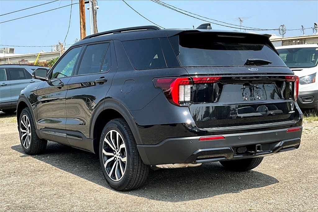 2025 Ford Explorer ST-Line photo 3