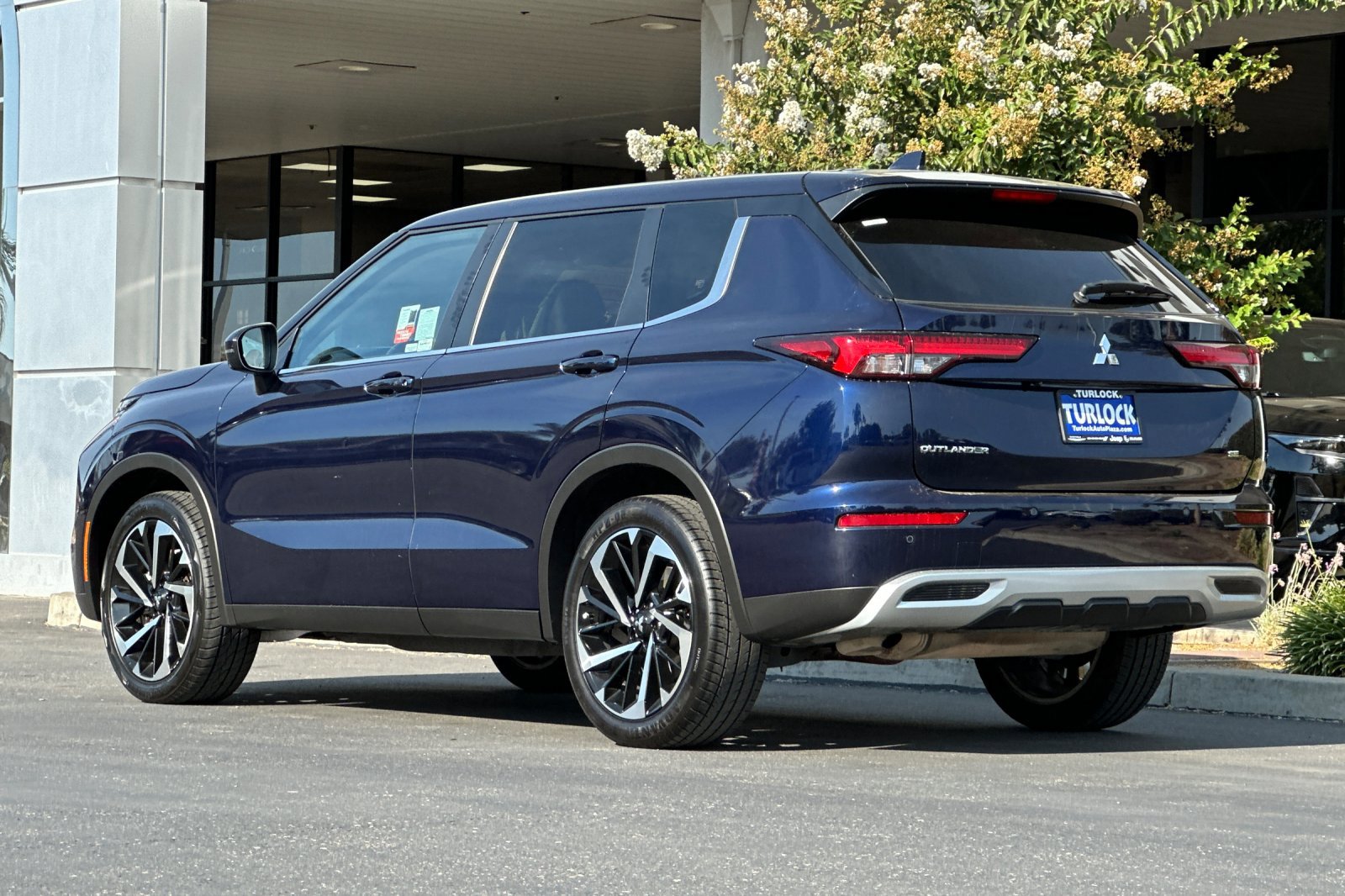 2024 Mitsubishi Outlander SE photo 4