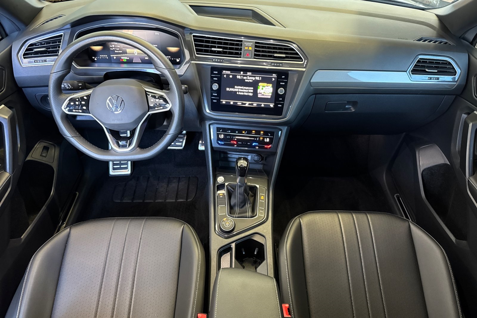 2024 Volkswagen Tiguan SE R-Line Black photo 13