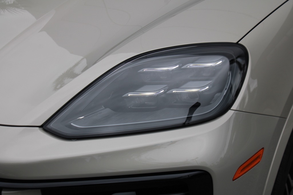 2025 Porsche Cayenne Coupe Base photo 11