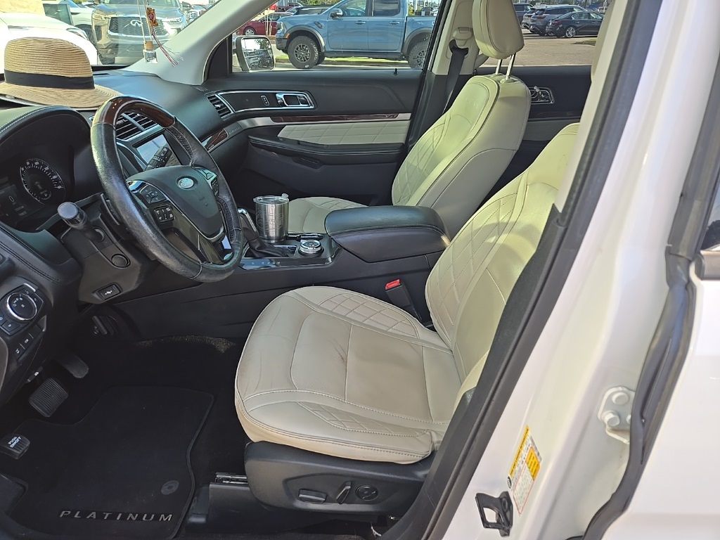 2019 Ford Explorer Platinum photo 10